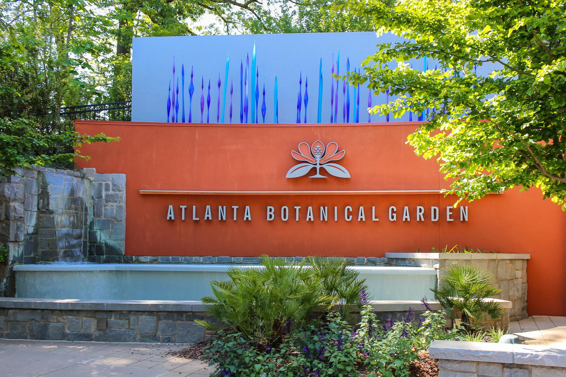 Atlanta botanical garden entrance sign and fountain